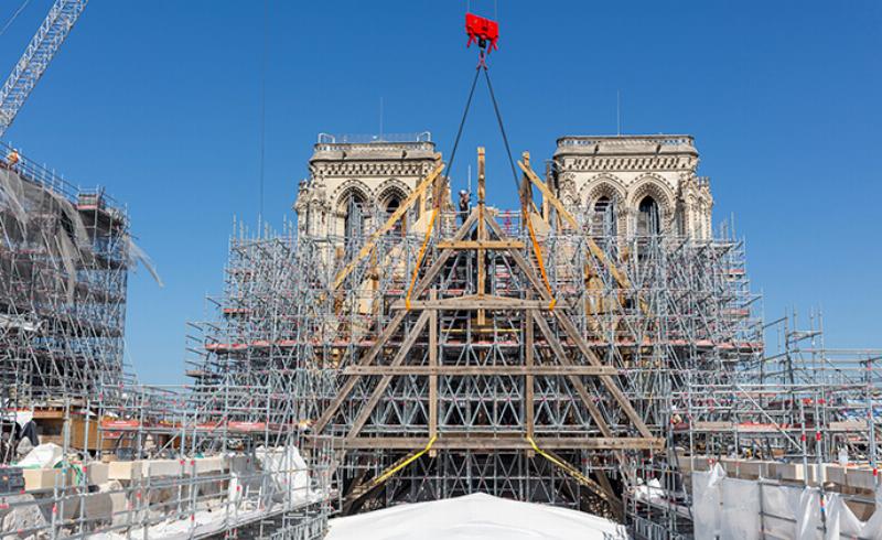 L’intérieur majestueux de Notre Dame de Paris en cours de restauration
